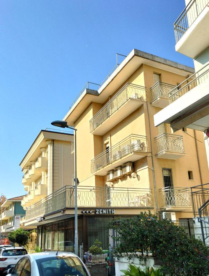 Hotel Zenith Rímini Exterior foto