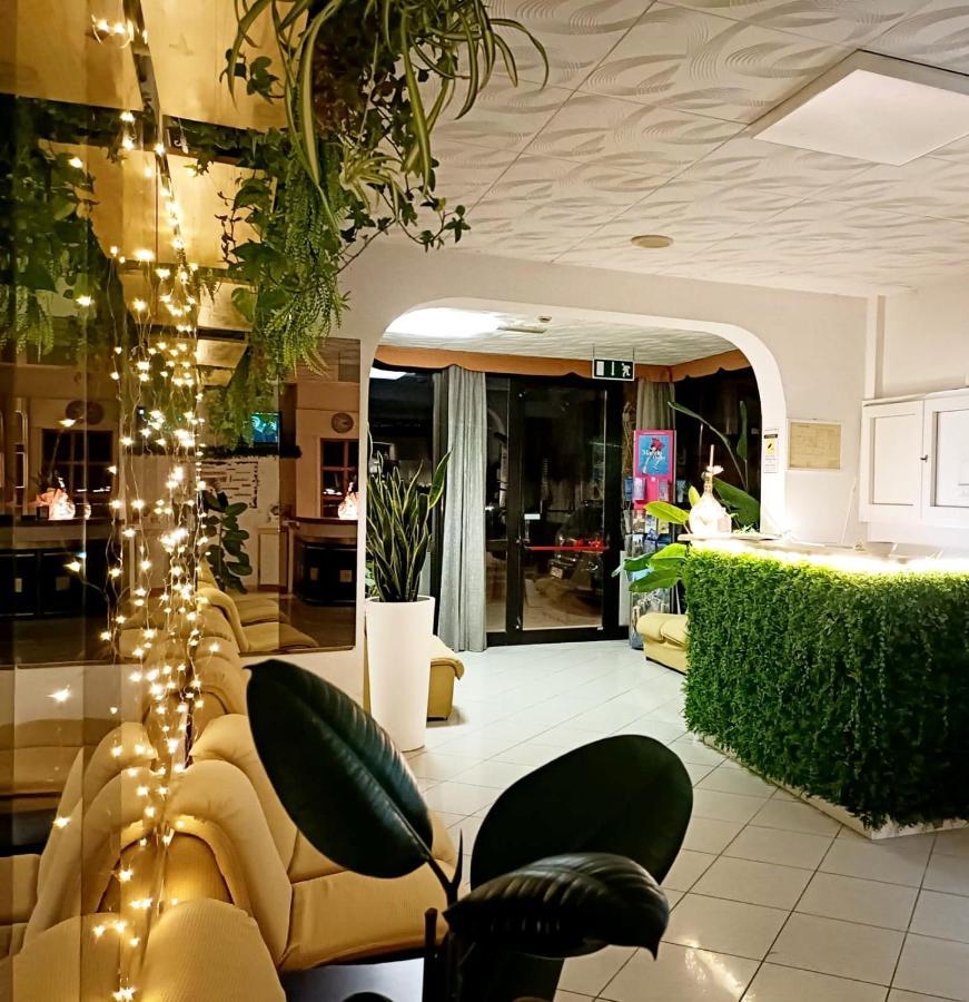 Hotel Zenith Rímini Exterior foto